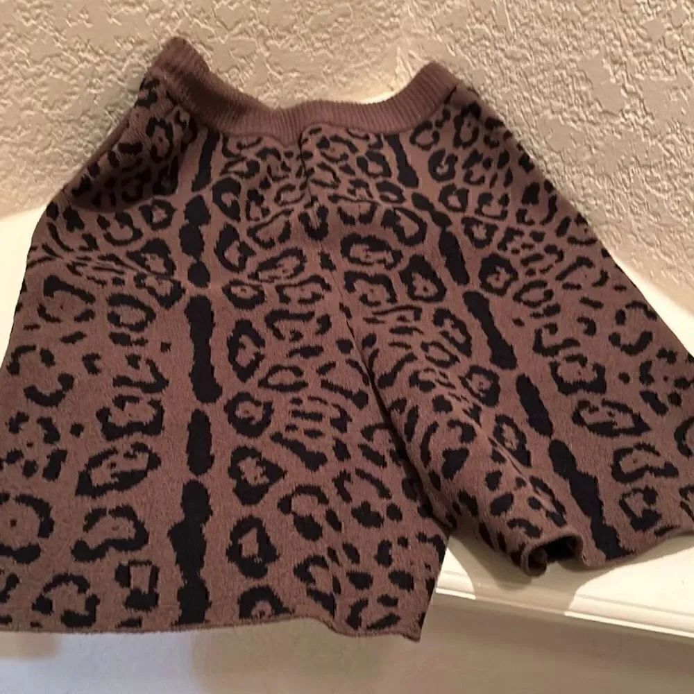 Ser.O.Ya Seroya Mens Womens Small Unisex Shorts Cheetah Jacquard Gunner NWT